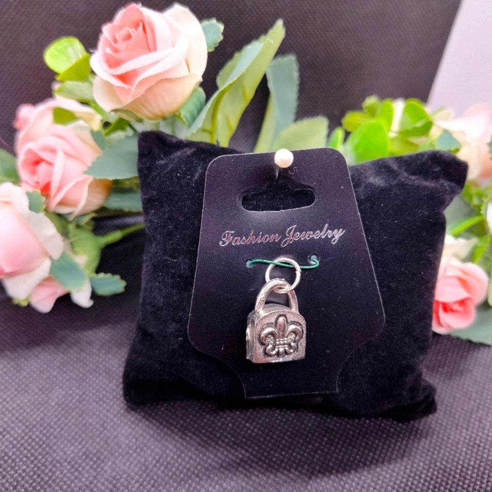 Vintage Fashion Jewelry Silver Fleur-de-Lis Padlock Pendant Charm